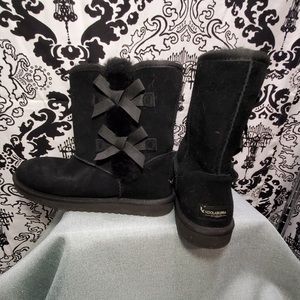KOOLABURRA by UGG “Victoria Short” Black Suede Boots